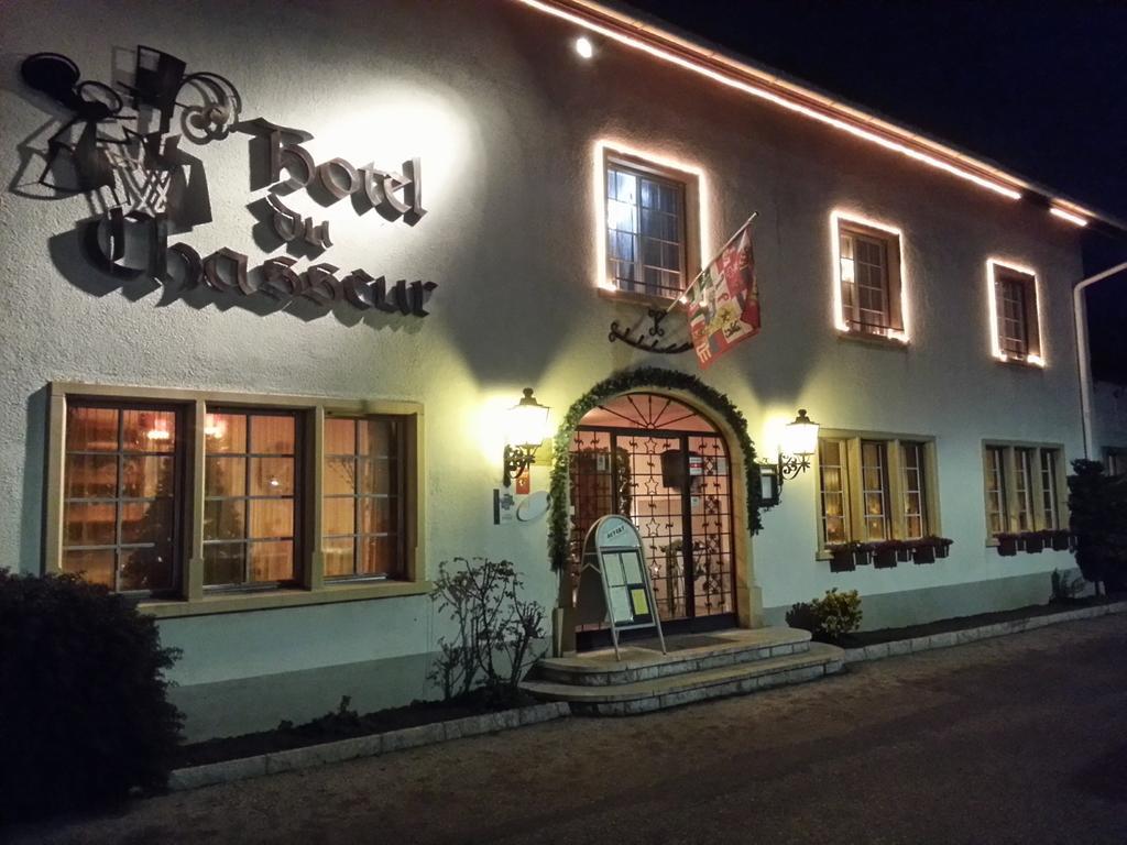 Hotel Du Chasseur Enges Exterior photo