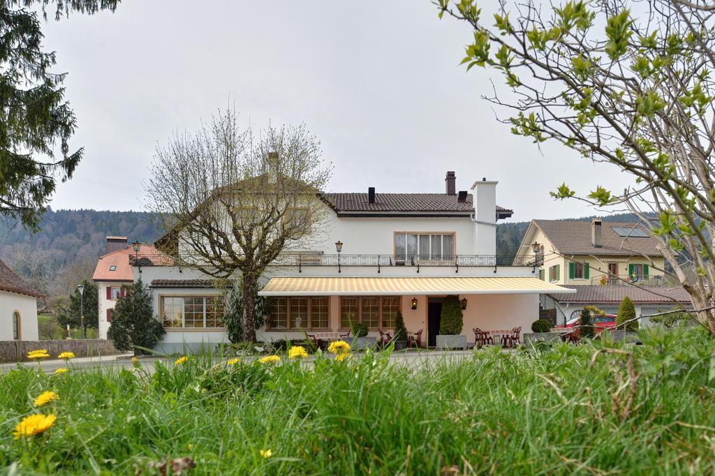 Hotel Du Chasseur Enges Exterior photo