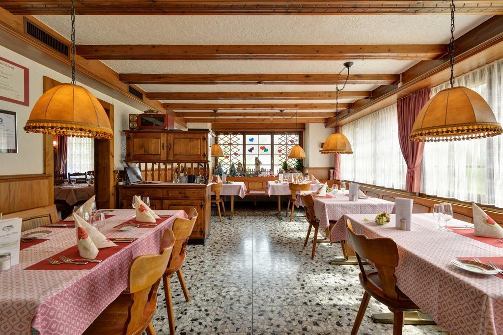 Hotel Du Chasseur Enges Exterior photo